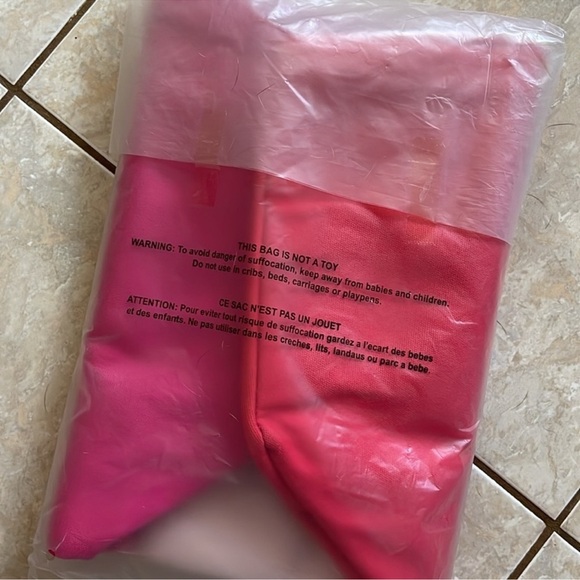 VS Weekender Bag - Picture 6 of 6